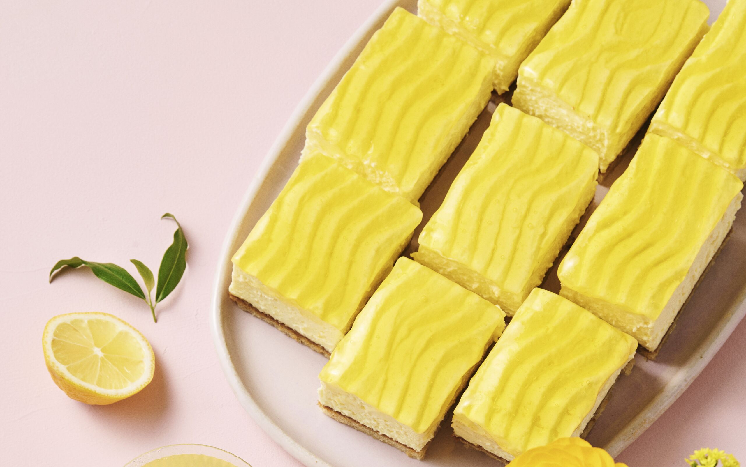 Gluteeniton sitruunalevykakku rajattu inriver