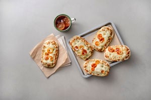 230778 Focaccia Snack Caprese_HIGH