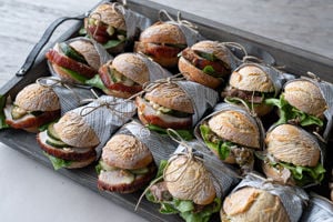 220092_220093 Midi Rozenbroodje BUFFET 2 BEW_LR_RGB